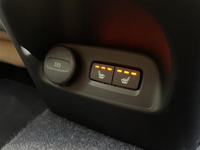 ＸＣ４０ Ｔ４　ＡＷＤ　インスクリプション　ワンオーナー　茶革　ハーマンカードン　オレフォスクリスタルシフトノブ　全席シートヒーター　ハンドルヒーター　パワーシート　電動リアゲート　カープレイ　純正ナビ　全方位カメラ　純正１９インチアルミ（38枚目）