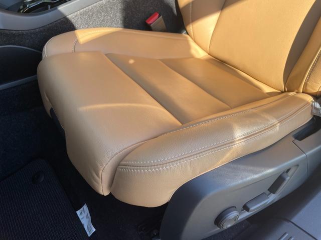 ＸＣ４０ Ｔ４　ＡＷＤ　インスクリプション　ワンオーナー　茶革　ハーマンカードン　オレフォスクリスタルシフトノブ　全席シートヒーター　ハンドルヒーター　パワーシート　電動リアゲート　カープレイ　純正ナビ　全方位カメラ　純正１９インチアルミ（42枚目）