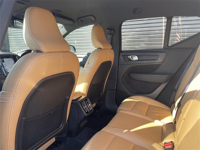 ＸＣ４０ Ｔ４　ＡＷＤ　インスクリプション　ワンオーナー　茶革　ハーマンカードン　オレフォスクリスタルシフトノブ　全席シートヒーター　ハンドルヒーター　パワーシート　電動リアゲート　カープレイ　純正ナビ　全方位カメラ　純正１９インチアルミ（43枚目）