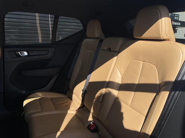 ＸＣ４０ Ｔ４　ＡＷＤ　インスクリプション　ワンオーナー　茶革　ハーマンカードン　オレフォスクリスタルシフトノブ　全席シートヒーター　ハンドルヒーター　パワーシート　電動リアゲート　カープレイ　純正ナビ　全方位カメラ　純正１９インチアルミ（44枚目）