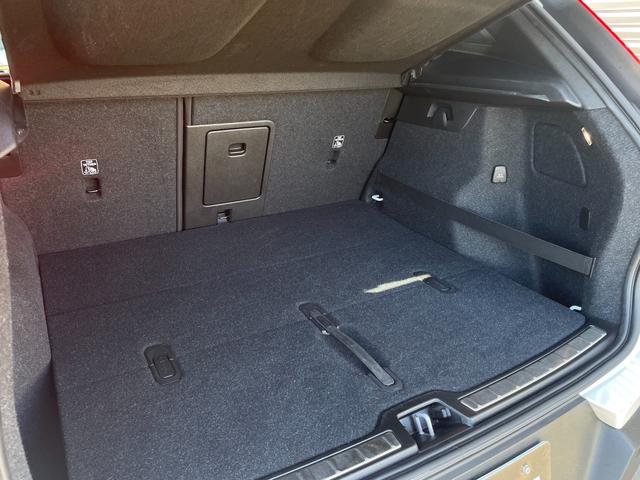 ＸＣ４０ Ｔ４　ＡＷＤ　インスクリプション　ワンオーナー　茶革　ハーマンカードン　オレフォスクリスタルシフトノブ　全席シートヒーター　ハンドルヒーター　パワーシート　電動リアゲート　カープレイ　純正ナビ　全方位カメラ　純正１９インチアルミ（46枚目）