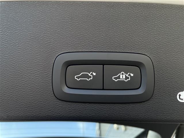 ＸＣ４０ Ｔ４　ＡＷＤ　インスクリプション　ワンオーナー　茶革　ハーマンカードン　オレフォスクリスタルシフトノブ　全席シートヒーター　ハンドルヒーター　パワーシート　電動リアゲート　カープレイ　純正ナビ　全方位カメラ　純正１９インチアルミ（47枚目）