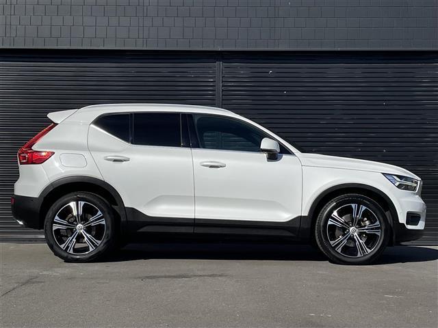 ＸＣ４０ Ｔ４　ＡＷＤ　インスクリプション　ワンオーナー　茶革　ハーマンカードン　オレフォスクリスタルシフトノブ　全席シートヒーター　ハンドルヒーター　パワーシート　電動リアゲート　カープレイ　純正ナビ　全方位カメラ　純正１９インチアルミ（50枚目）
