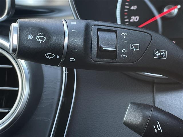 Ｃクラスステーションワゴン Ｃ２００　ステーションワゴン　スポーツ　ＡＣＣ　ＨＵＤ　キーレスゴー　レーダーセーフティ　ＬＥＤ　純正ナビ　バックカメラ　ＥＴＣ　Ｂｌｕｅｔｏｏｔｈ　パワーシート　シートヒーター　黒革シート　電動トランク　純正１８インチアルミ　ルーフレール（6枚目）