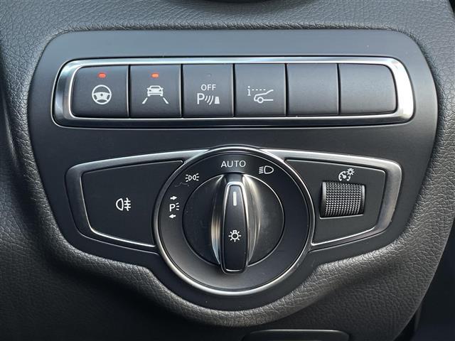Ｃクラスステーションワゴン Ｃ２００　ステーションワゴン　スポーツ　ＡＣＣ　ＨＵＤ　キーレスゴー　レーダーセーフティ　ＬＥＤ　純正ナビ　バックカメラ　ＥＴＣ　Ｂｌｕｅｔｏｏｔｈ　パワーシート　シートヒーター　黒革シート　電動トランク　純正１８インチアルミ　ルーフレール（11枚目）