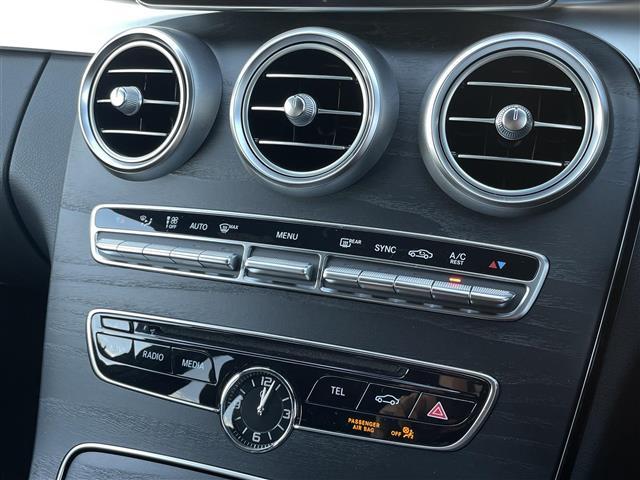 Ｃクラスステーションワゴン Ｃ２００　ステーションワゴン　スポーツ　ＡＣＣ　ＨＵＤ　キーレスゴー　レーダーセーフティ　ＬＥＤ　純正ナビ　バックカメラ　ＥＴＣ　Ｂｌｕｅｔｏｏｔｈ　パワーシート　シートヒーター　黒革シート　電動トランク　純正１８インチアルミ　ルーフレール（16枚目）