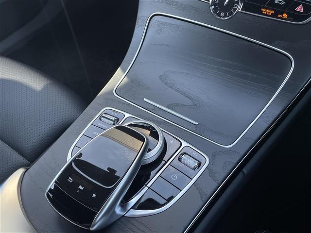 Ｃクラスステーションワゴン Ｃ２００　ステーションワゴン　スポーツ　ＡＣＣ　ＨＵＤ　キーレスゴー　レーダーセーフティ　ＬＥＤ　純正ナビ　バックカメラ　ＥＴＣ　Ｂｌｕｅｔｏｏｔｈ　パワーシート　シートヒーター　黒革シート　電動トランク　純正１８インチアルミ　ルーフレール（18枚目）