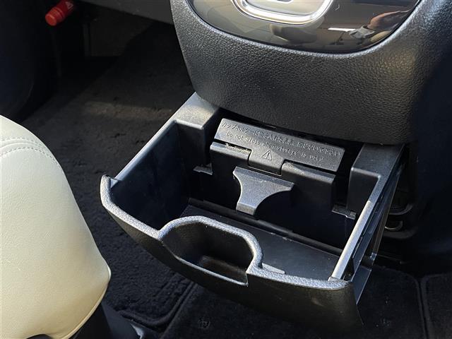 セレナ ハイウェイスター　Ｓ－ハイブリッド　純正ナビ　バックカメラ　フルセグＴＶ　ＡＬＰＩＮＥフリップダウンモニター　両側パワースライドドア　社外１５インチアルミホイール　シートカバー　ビルトインＥＴＣ　ドライブレコーダー　クルーズコントロール（12枚目）