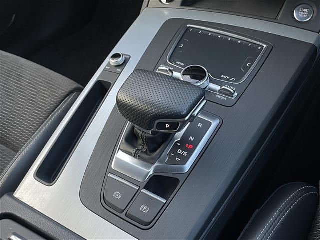 Ｑ５ ４０ＴＤＩクワトロ　スポーツ　ＳラインＰＫＧ　エアサス　ＡＢＴ２０ＡＷ　ＡＢＴバッジ　純正ナビ　全方位カメラ　カープレイ　ＥＴＣ　純正ドラレコ　レーダー探知機　ハーフレザー　全席シートヒーター　マトリクスＬＥＤ　バーチャルＣＰ（19枚目）