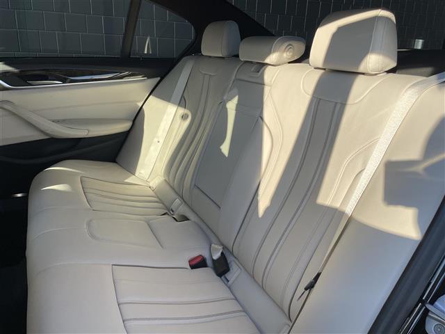 ５シリーズ ５２３ｄ　ｘＤｒｉｖｅＭスポーツエディションジョイ＋　白革　電動トランク　アンビエントライト　純正ナビ　フルセグＴＶ　カープレイ　Ｂｌｕｅｔｏｏｔｈ　ＥＴＣ　前後ドライブレコーダー　純正１９ＡＷ　シートヒーター　パワーシート　インテリジェントセーフティ（46枚目）