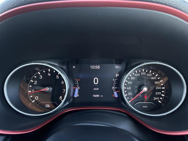 ジープ・コンパス トレイルホーク　限定車　セレクテレインシステム　純正Ｕコネクトナビ　バックカメラ　ＥＴＣ　カープレイ　ハーフレザーシート　純正前後ドライブレコーダー　純正１７インチアルミ　自動緊急ブレーキ　ＡＣＣ　専用インテリア（8枚目）