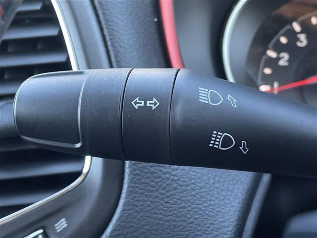 ジープ・コンパス トレイルホーク　限定車　セレクテレインシステム　純正Ｕコネクトナビ　バックカメラ　ＥＴＣ　カープレイ　ハーフレザーシート　純正前後ドライブレコーダー　純正１７インチアルミ　自動緊急ブレーキ　ＡＣＣ　専用インテリア（9枚目）