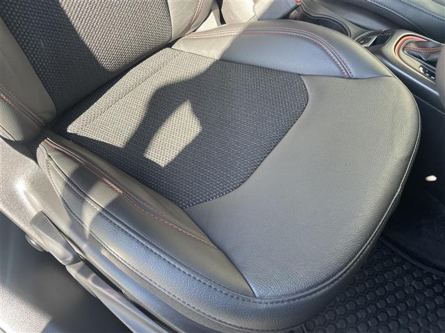 ジープ・コンパス トレイルホーク　限定車　セレクテレインシステム　純正Ｕコネクトナビ　バックカメラ　ＥＴＣ　カープレイ　ハーフレザーシート　純正前後ドライブレコーダー　純正１７インチアルミ　自動緊急ブレーキ　ＡＣＣ　専用インテリア（22枚目）