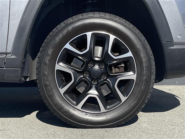 ジープ・コンパス トレイルホーク　限定車　セレクテレインシステム　純正Ｕコネクトナビ　バックカメラ　ＥＴＣ　カープレイ　ハーフレザーシート　純正前後ドライブレコーダー　純正１７インチアルミ　自動緊急ブレーキ　ＡＣＣ　専用インテリア（38枚目）