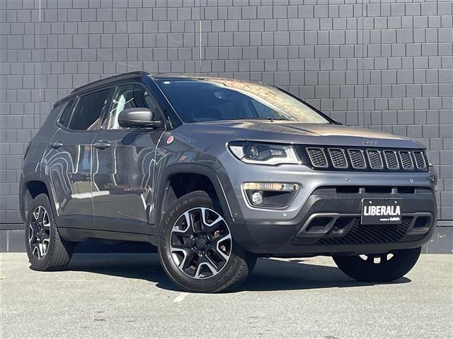 ジープ・コンパス トレイルホーク　限定車　セレクテレインシステム　純正Ｕコネクトナビ　バックカメラ　ＥＴＣ　カープレイ　ハーフレザーシート　純正前後ドライブレコーダー　純正１７インチアルミ　自動緊急ブレーキ　ＡＣＣ　専用インテリア（42枚目）