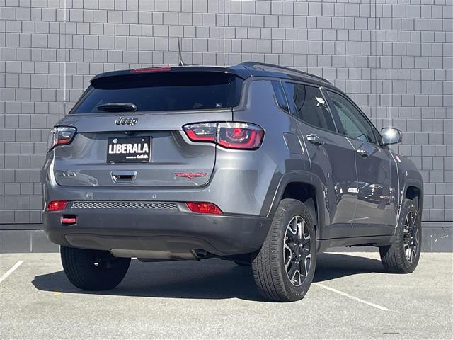 ジープ・コンパス トレイルホーク　限定車　セレクテレインシステム　純正Ｕコネクトナビ　バックカメラ　ＥＴＣ　カープレイ　ハーフレザーシート　純正前後ドライブレコーダー　純正１７インチアルミ　自動緊急ブレーキ　ＡＣＣ　専用インテリア（43枚目）