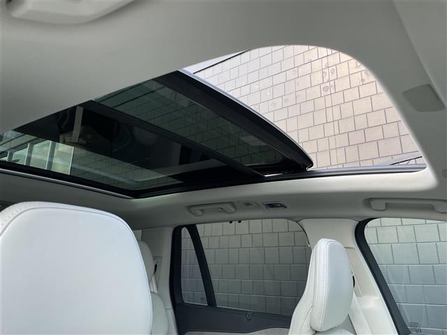 XC90 リチャージ PHV T8 AWD インスクリプション パノラマサンルーフ ブロンド革 ハーマンカードン HUD インテリセーフ 純正前後ドラレコ ACC オレフォスシフト エアサス シートベンチ シートヒーター ハンドルヒーター 純正21AW LED(2枚目)