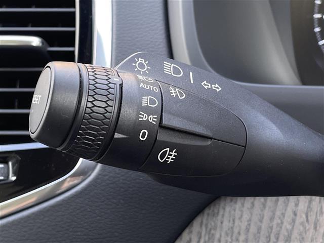 XC90 リチャージ PHV T8 AWD インスクリプション パノラマサンルーフ ブロンド革 ハーマンカードン HUD インテリセーフ 純正前後ドラレコ ACC オレフォスシフト エアサス シートベンチ シートヒーター ハンドルヒーター 純正21AW LED(5枚目)