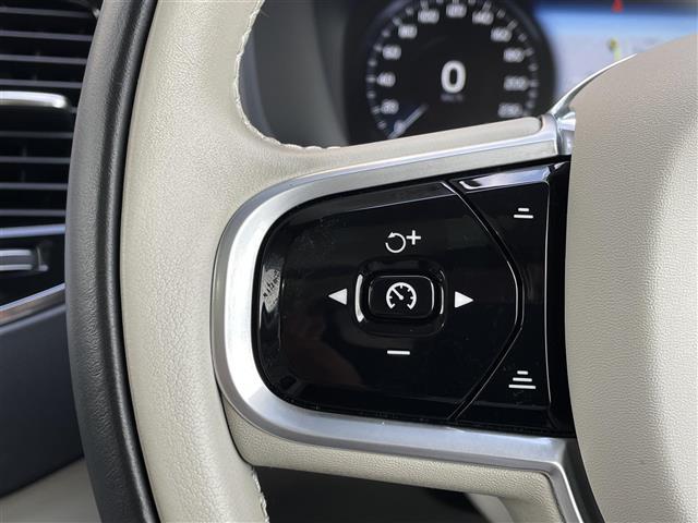 XC90 リチャージ PHV T8 AWD インスクリプション パノラマサンルーフ ブロンド革 ハーマンカードン HUD インテリセーフ 純正前後ドラレコ ACC オレフォスシフト エアサス シートベンチ シートヒーター ハンドルヒーター 純正21AW LED(6枚目)