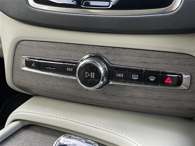 XC90 リチャージ PHV T8 AWD インスクリプション パノラマサンルーフ ブロンド革 ハーマンカードン HUD インテリセーフ 純正前後ドラレコ ACC オレフォスシフト エアサス シートベンチ シートヒーター ハンドルヒーター 純正21AW LED(16枚目)