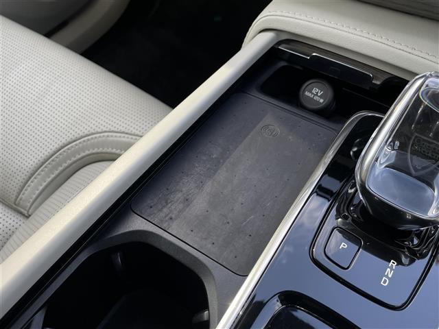 XC90 リチャージ PHV T8 AWD インスクリプション パノラマサンルーフ ブロンド革 ハーマンカードン HUD インテリセーフ 純正前後ドラレコ ACC オレフォスシフト エアサス シートベンチ シートヒーター ハンドルヒーター 純正21AW LED(17枚目)