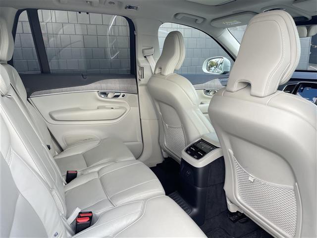 XC90 リチャージ PHV T8 AWD インスクリプション パノラマサンルーフ ブロンド革 ハーマンカードン HUD インテリセーフ 純正前後ドラレコ ACC オレフォスシフト エアサス シートベンチ シートヒーター ハンドルヒーター 純正21AW LED(22枚目)