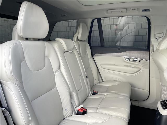 XC90 リチャージ PHV T8 AWD インスクリプション パノラマサンルーフ ブロンド革 ハーマンカードン HUD インテリセーフ 純正前後ドラレコ ACC オレフォスシフト エアサス シートベンチ シートヒーター ハンドルヒーター 純正21AW LED(23枚目)