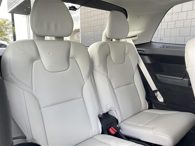 XC90 リチャージ PHV T8 AWD インスクリプション パノラマサンルーフ ブロンド革 ハーマンカードン HUD インテリセーフ 純正前後ドラレコ ACC オレフォスシフト エアサス シートベンチ シートヒーター ハンドルヒーター 純正21AW LED(24枚目)