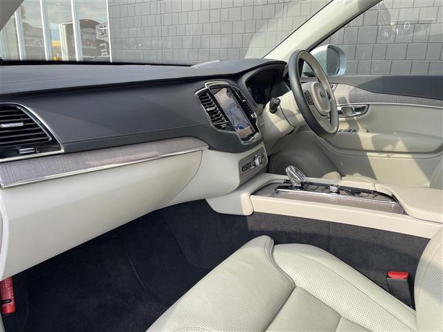 XC90 リチャージ PHV T8 AWD インスクリプション パノラマサンルーフ ブロンド革 ハーマンカードン HUD インテリセーフ 純正前後ドラレコ ACC オレフォスシフト エアサス シートベンチ シートヒーター ハンドルヒーター 純正21AW LED(25枚目)