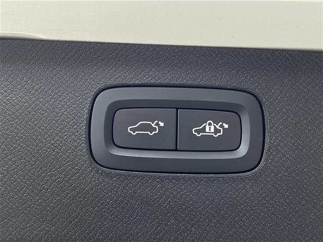 XC90 リチャージ PHV T8 AWD インスクリプション パノラマサンルーフ ブロンド革 ハーマンカードン HUD インテリセーフ 純正前後ドラレコ ACC オレフォスシフト エアサス シートベンチ シートヒーター ハンドルヒーター 純正21AW LED(31枚目)