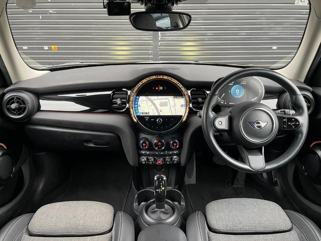 MINI クーパーD クラシック・トリム ワンオーナー 純正ナビ バックカメラ 純正16インチアルミホイール クルーズコントロール ミラー一体型ETC コーナーセンサー ハーフレザーシート シートヒーター 純正前後ドライブレコーダー(5枚目)