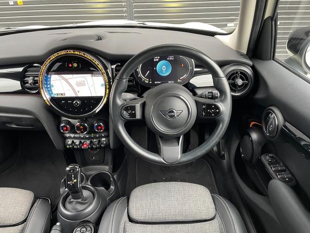 MINI クーパーD クラシック・トリム ワンオーナー 純正ナビ バックカメラ 純正16インチアルミホイール クルーズコントロール ミラー一体型ETC コーナーセンサー ハーフレザーシート シートヒーター 純正前後ドライブレコーダー(7枚目)