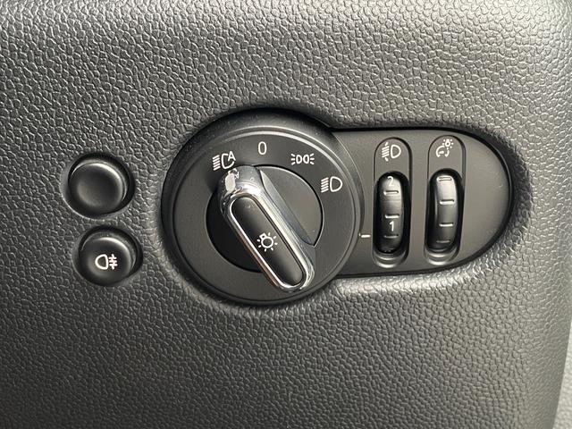 MINI クーパーD クラシック・トリム ワンオーナー 純正ナビ バックカメラ 純正16インチアルミホイール クルーズコントロール ミラー一体型ETC コーナーセンサー ハーフレザーシート シートヒーター 純正前後ドライブレコーダー(13枚目)