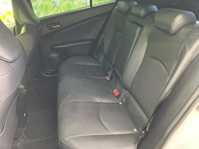 プリウス Ｓツーリングセレクションブラックエディション　モデリスタエアロ／ディスプレイオーディオ８インチ／トヨタセーフティセンス／シートヒーター　前席／パノラミックビューモニター／車線逸脱防止支援システム／シート　合皮／ヘッドランプ　ＬＥＤ　全周囲カメラ（7枚目）