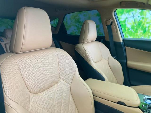 ＮＸ ４ＷＤ　ＮＸ２５０バージョンＬ　サンルーフ／保証書／純正　ＳＤナビ／プリクラッシュセーフティ／シートヒーター　全席／パノラミックビューモニター／車線逸脱防止支援システム／シート　合皮／パーキングアシスト　自動操舵／電動バックドア（4枚目）