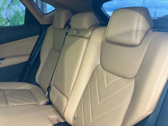 ＮＸ ４ＷＤ　ＮＸ２５０バージョンＬ　サンルーフ／保証書／純正　ＳＤナビ／プリクラッシュセーフティ／シートヒーター　全席／パノラミックビューモニター／車線逸脱防止支援システム／シート　合皮／パーキングアシスト　自動操舵／電動バックドア（7枚目）