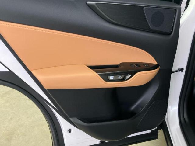 ＮＸ ４ＷＤ　ＮＸ２５０バージョンＬ　サンルーフ／保証書／純正　ＳＤナビ／プリクラッシュセーフティ／シートヒーター　全席／パノラミックビューモニター／車線逸脱防止支援システム／シート　合皮／パーキングアシスト　自動操舵／電動バックドア（21枚目）