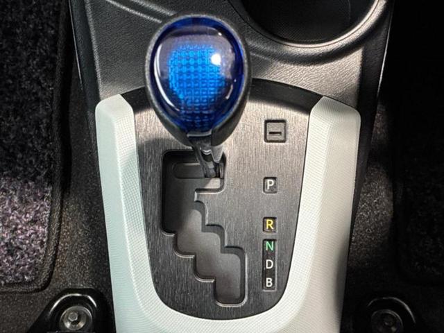 アクア S 新品タイヤ/社外 SDナビ/シートヒーター 前席/Bluetooth接続/ETC/EBD付ABS/横滑り防止装置/アイドリングストップ/フルセグTV/エアバッグ 運転席/エアバッグ 助手席(17枚目)