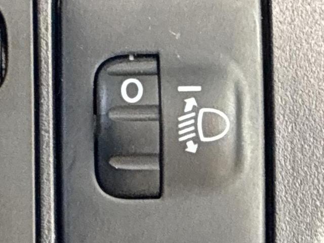 アクア S 新品タイヤ/社外 SDナビ/シートヒーター 前席/Bluetooth接続/ETC/EBD付ABS/横滑り防止装置/アイドリングストップ/フルセグTV/エアバッグ 運転席/エアバッグ 助手席(26枚目)