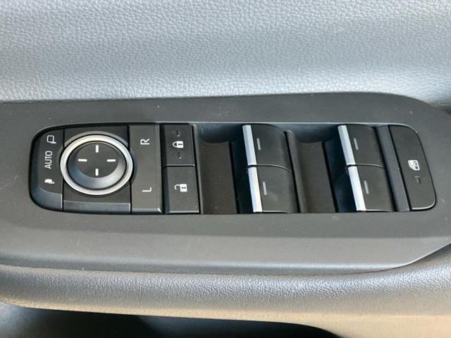 プリウス Ｚ　新品タイヤ／ガラスルーフ／保証書／純正　ＳＤナビ／デジタルインナーミラー／衝突安全装置／シートヒーター／全方位モニター／車線逸脱防止支援システム／シート　合皮／パーキングアシスト　自動操舵　ＥＴＣ（25枚目）