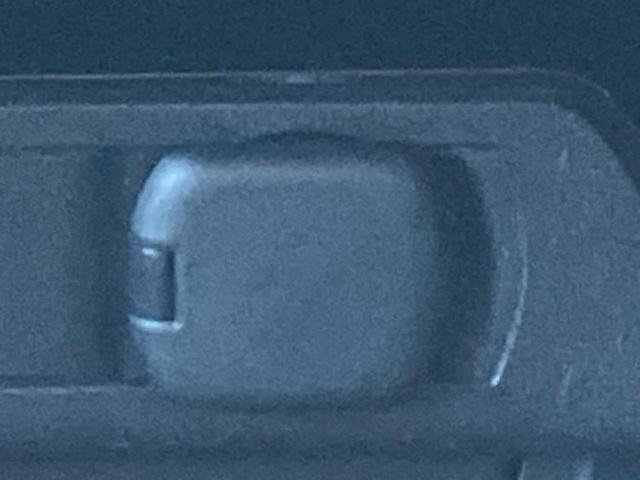 プリウス Ｚ　新品タイヤ／ガラスルーフ／保証書／純正　ＳＤナビ／デジタルインナーミラー／衝突安全装置／シートヒーター／全方位モニター／車線逸脱防止支援システム／シート　合皮／パーキングアシスト　自動操舵　ＥＴＣ（32枚目）