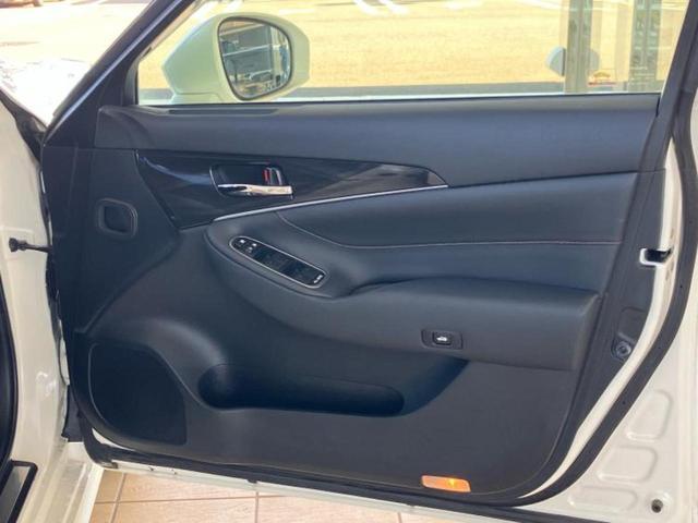 クラウンハイブリッド ハイブリッドアスリートＳ　新品タイヤ／純正　ＳＤナビ／シートヒーター／ヘッドランプ　ＨＩＤ／ＥＴＣ／ＥＢＤ付ＡＢＳ／横滑り防止装置／アイドリングストップ／バックモニター／地上波デジタルチューナー／ＤＶＤ／エアバッグ　運転席（20枚目）