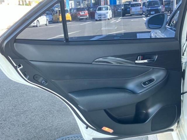 クラウンハイブリッド ハイブリッドアスリートＳ　新品タイヤ／純正　ＳＤナビ／シートヒーター／ヘッドランプ　ＨＩＤ／ＥＴＣ／ＥＢＤ付ＡＢＳ／横滑り防止装置／アイドリングストップ／バックモニター／地上波デジタルチューナー／ＤＶＤ／エアバッグ　運転席（21枚目）