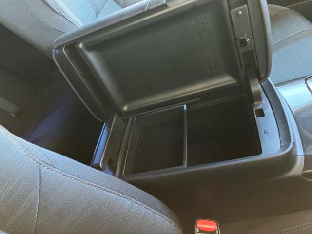 クラウンハイブリッド ハイブリッドアスリートＳ　新品タイヤ／純正　ＳＤナビ／シートヒーター／ヘッドランプ　ＨＩＤ／ＥＴＣ／ＥＢＤ付ＡＢＳ／横滑り防止装置／アイドリングストップ／バックモニター／地上波デジタルチューナー／ＤＶＤ／エアバッグ　運転席（26枚目）