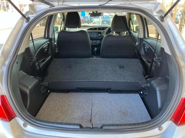 ヴィッツ F LEDエディション 新品タイヤ/保証書/社外 SDナビ/ヘッドランプ LED/Bluetooth接続/ETC/EBD付ABS/横滑り防止装置/フルセグTV/エアバッグ 運転席/エアバッグ 助手席/パワーウインドウ(19枚目)