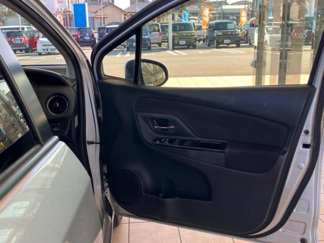 ヴィッツ F LEDエディション 新品タイヤ/保証書/社外 SDナビ/ヘッドランプ LED/Bluetooth接続/ETC/EBD付ABS/横滑り防止装置/フルセグTV/エアバッグ 運転席/エアバッグ 助手席/パワーウインドウ(21枚目)