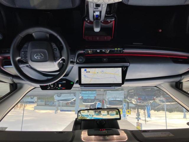 プリウス Z サンルーフ/純正エアロ/保証書/ディスプレイオーディオ/デジタルインナーミラー/衝突安全装置/シートヒーター/全方位モニター/車線逸脱防止支援システム/シート 合皮/パーキングアシスト 自動操舵(4枚目)