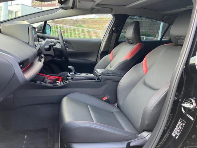 プリウス Z サンルーフ/純正エアロ/保証書/ディスプレイオーディオ/デジタルインナーミラー/衝突安全装置/シートヒーター/全方位モニター/車線逸脱防止支援システム/シート 合皮/パーキングアシスト 自動操舵(5枚目)