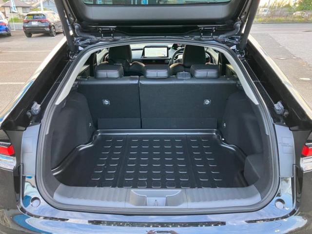 プリウス Z サンルーフ/純正エアロ/保証書/ディスプレイオーディオ/デジタルインナーミラー/衝突安全装置/シートヒーター/全方位モニター/車線逸脱防止支援システム/シート 合皮/パーキングアシスト 自動操舵(7枚目)