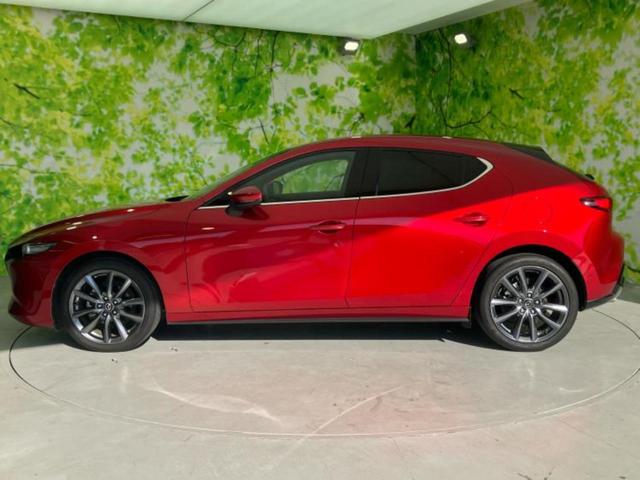MAZDA3ファストバック 20S Lパッケージ 新品タイヤ/BOSE/保証書/純正 SDナビ/衝突安全装置/シートヒーター/360°ビューモニター/車線逸脱防止支援システム/シート フルレザー/ドライブレコーダー 純正/ヘッドランプ HID 禁煙車(2枚目)